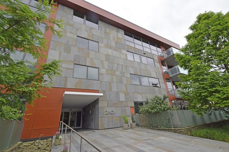 Exterior view of 2801 Erie Residences condominiums in Hyde Park, Cincinnati