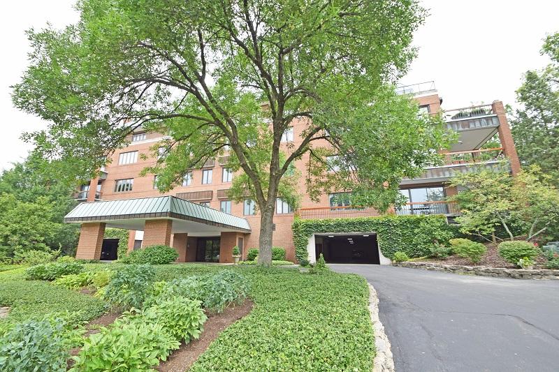 Exterior view of Bedford Condominiums condominiums in Hyde Park, Cincinnati