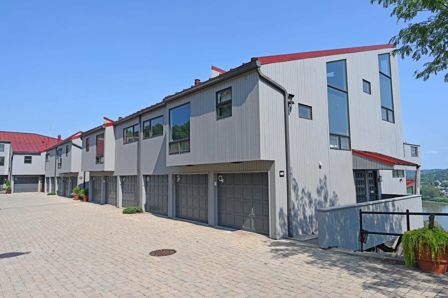 Cloisters Condos interior and amenity photo 3 - Cincinnati condominiums