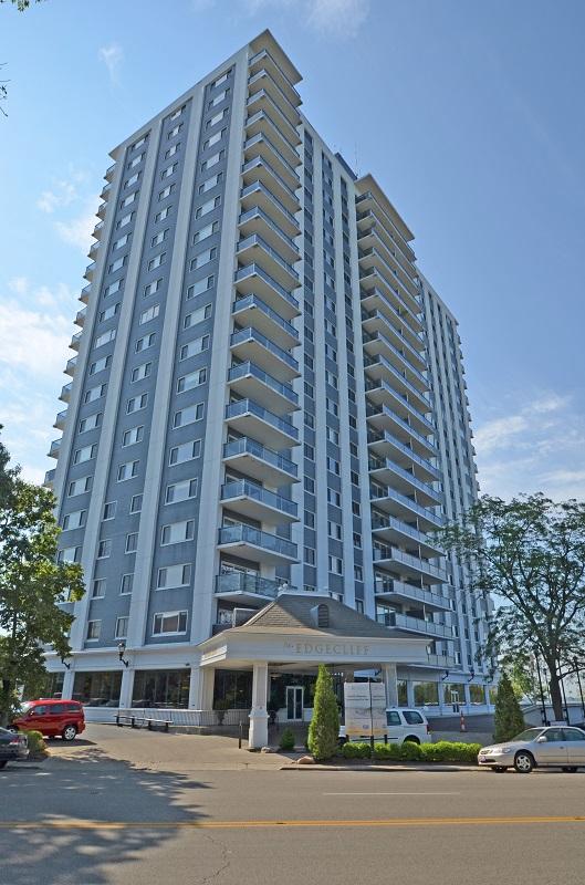 Exterior view of Edgecliff Private Residences condominiums in E. Walnut Hills / Walnut Hills, Cincinnati