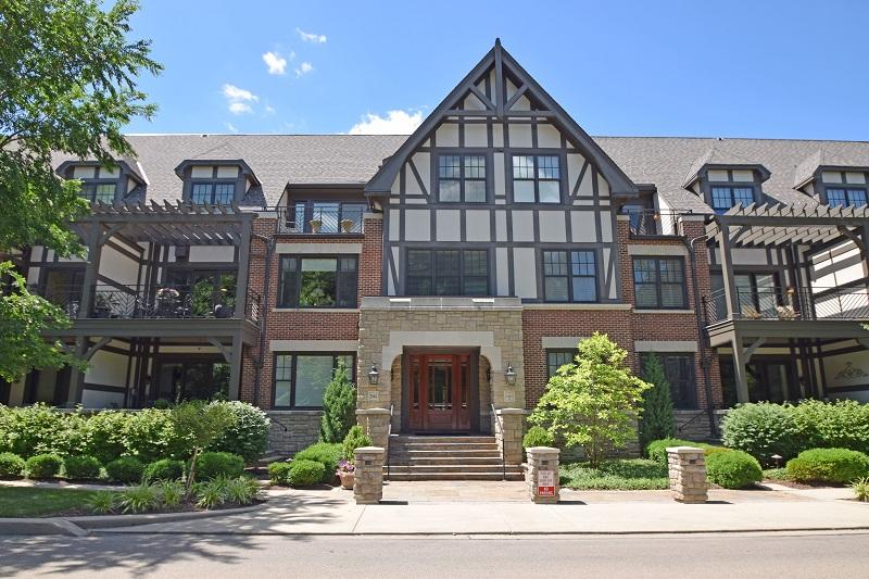 Exterior view of Jordan Park condominiums in Mariemont, Cincinnati