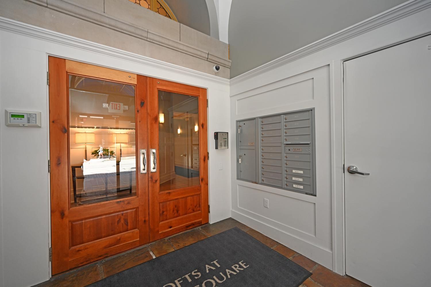 Lofts at Fountain Square interior and amenity photo 3 - Cincinnati condominiums