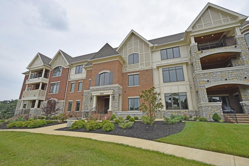 Exterior view of Park Manor Condominiums condominiums in Blue Ash, Cincinnati