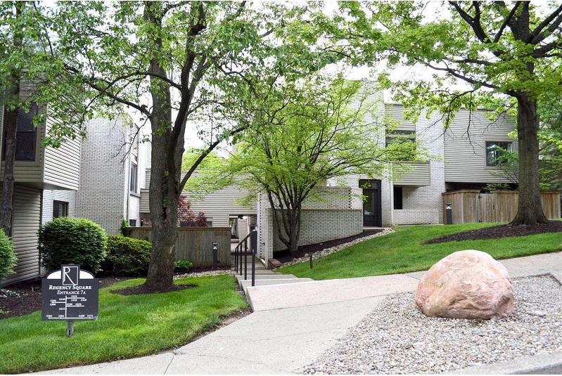 Exterior view of Regency Square condominiums in Hyde Park, Cincinnati