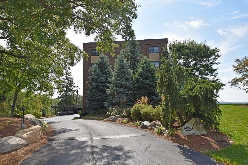 Exterior view of River Crest condominiums in Columbia Tusculum / Mt Lookout, Cincinnati