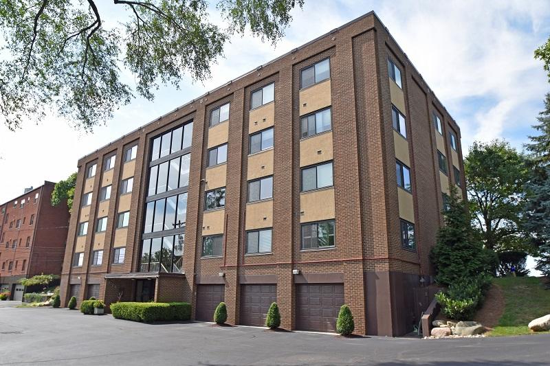 River Crest interior and amenity photo 2 - Cincinnati condominiums