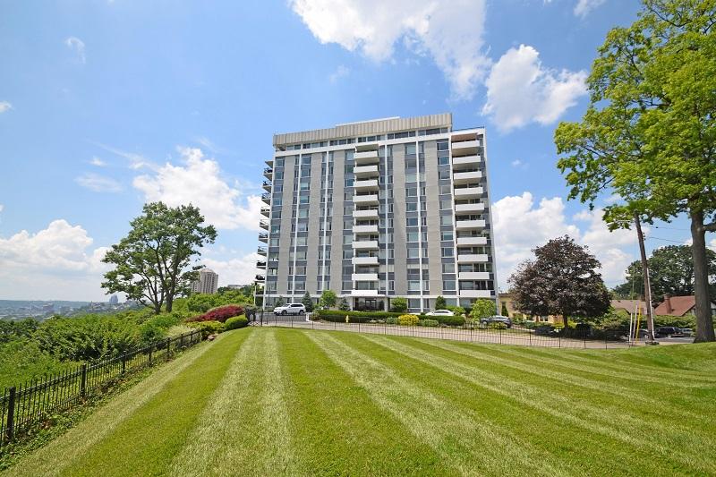 Exterior view of River Terrace condominiums in E. Walnut Hills / Walnut Hills, Cincinnati