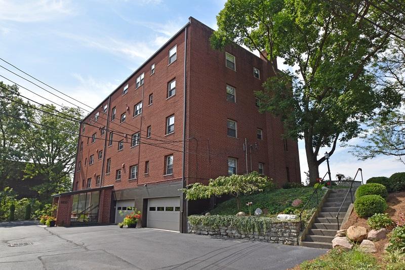 Exterior view of River Vista condominiums in Columbia Tusculum / Mt Lookout, Cincinnati