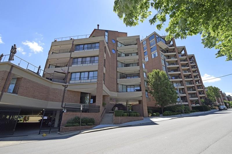 Exterior view of Riverside Terrace condominiums in Northern Kentucky, Cincinnati