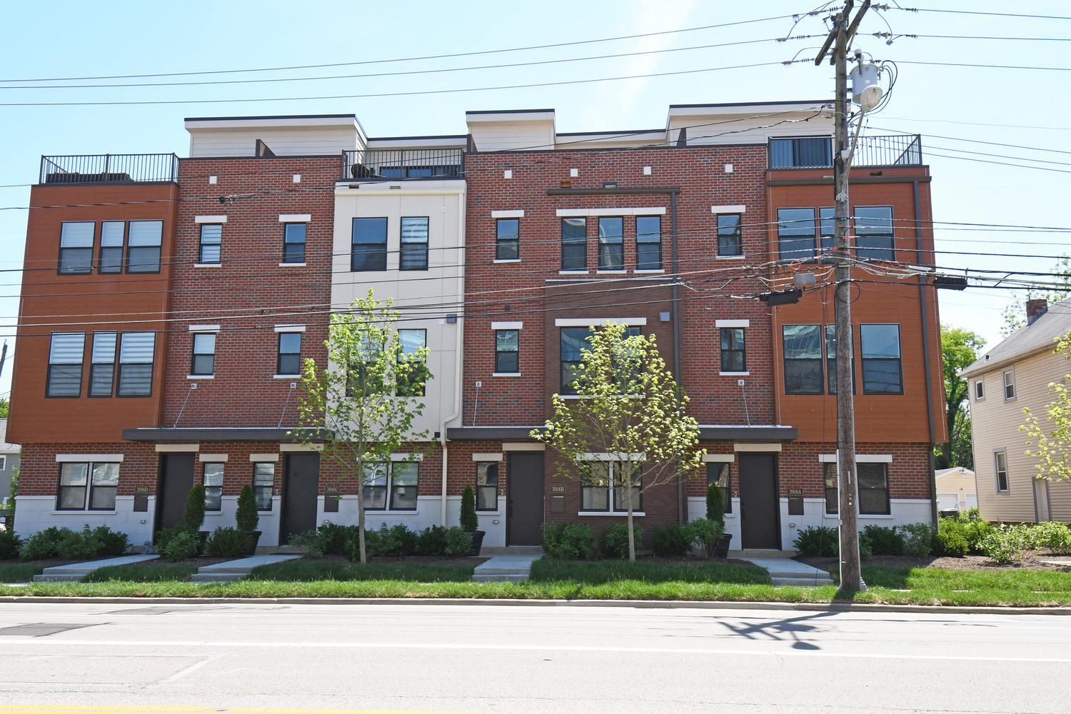 Exterior view of Rookwood Place Townhomes condominiums in Hyde Park, Cincinnati
