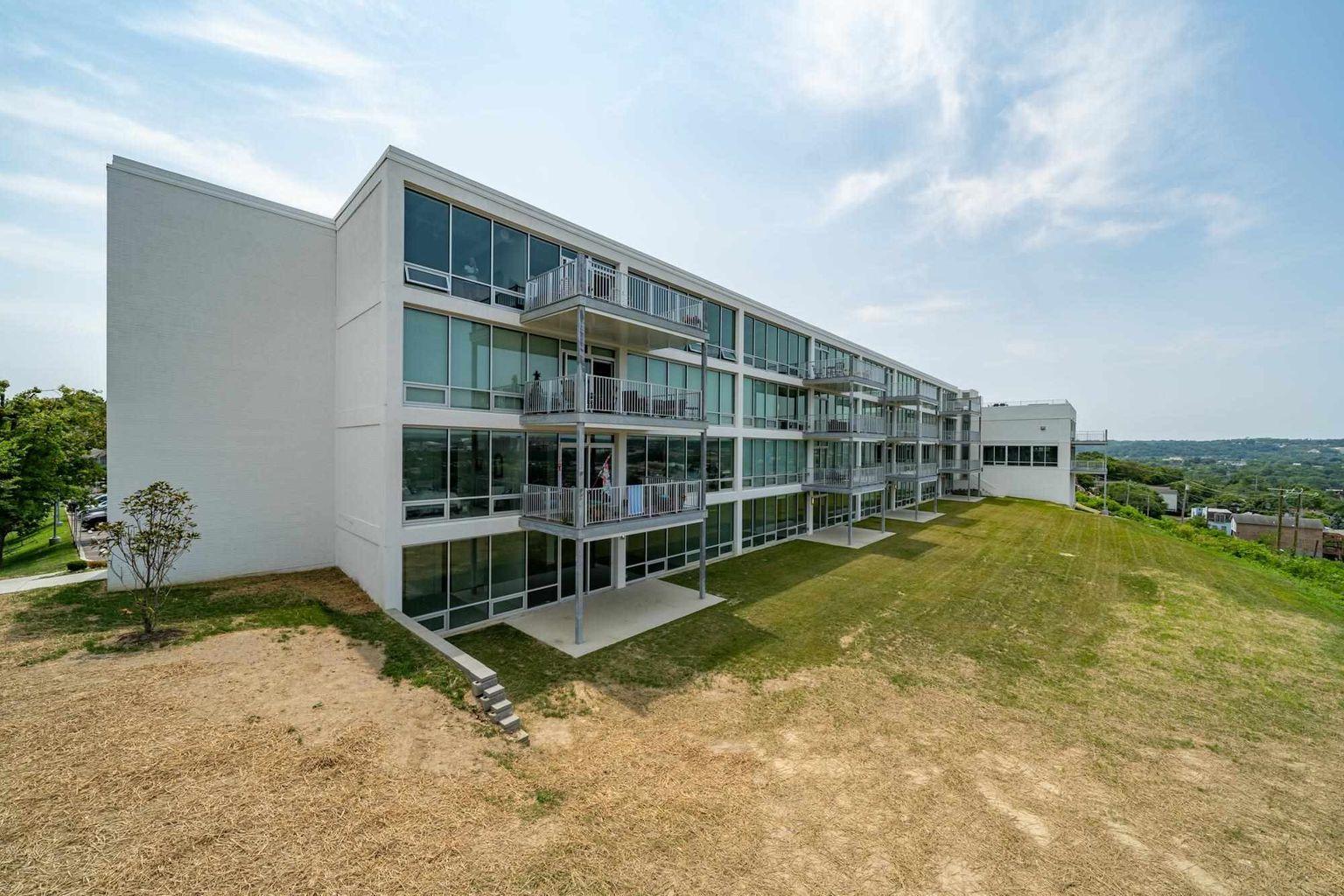 Exterior view of Skypoint Luxury Condos condominiums in Northern Kentucky, Cincinnati