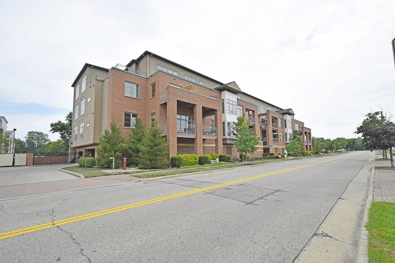 Exterior view of Towne Square Lofts condominiums in Blue Ash, Cincinnati