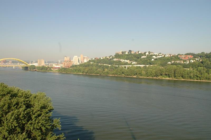 Exterior view of Water’s Edge at Bellevue condominiums in Northern Kentucky, Cincinnati
